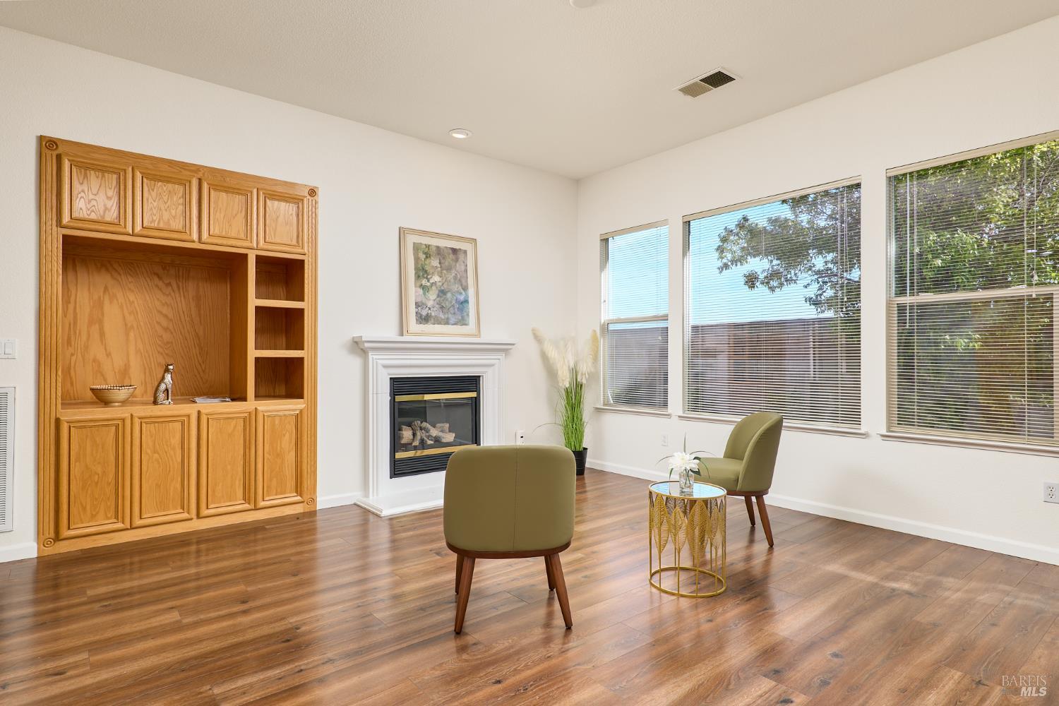 604 American Falls Drive Rio Vista, CA 94571 - Photo 11 of 39 a living room with furniture and a fireplace