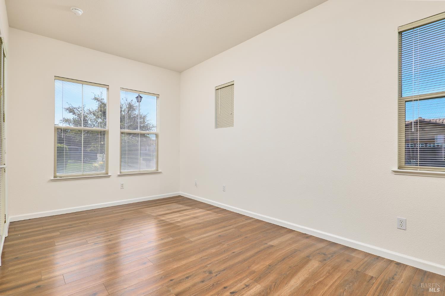 604 American Falls Drive Rio Vista, CA 94571 - Photo 27 of 39 an empty room with wooden floor and windows