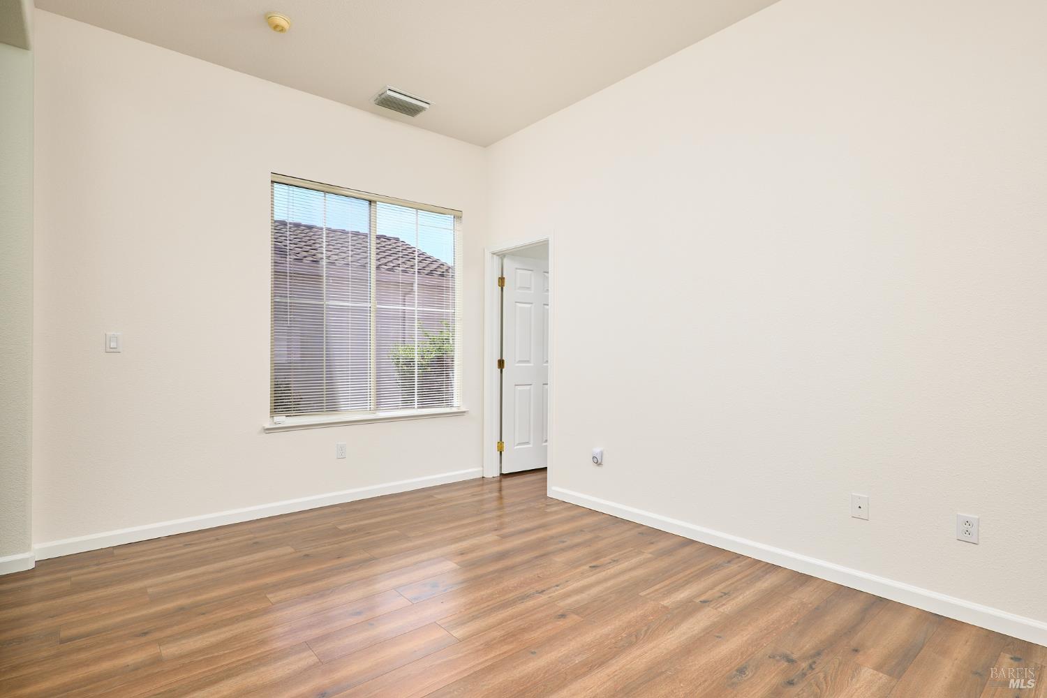 604 American Falls Drive Rio Vista, CA 94571 - Photo 29 of 39 an empty room with wooden floor and windows