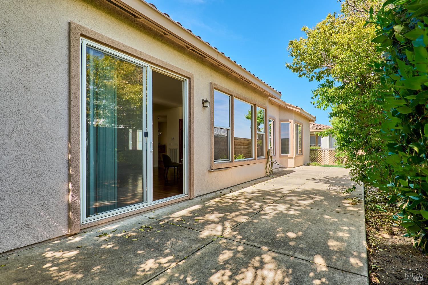 604 American Falls Drive Rio Vista, CA 94571 - Photo 36 of 39 a front view of a house with a garden