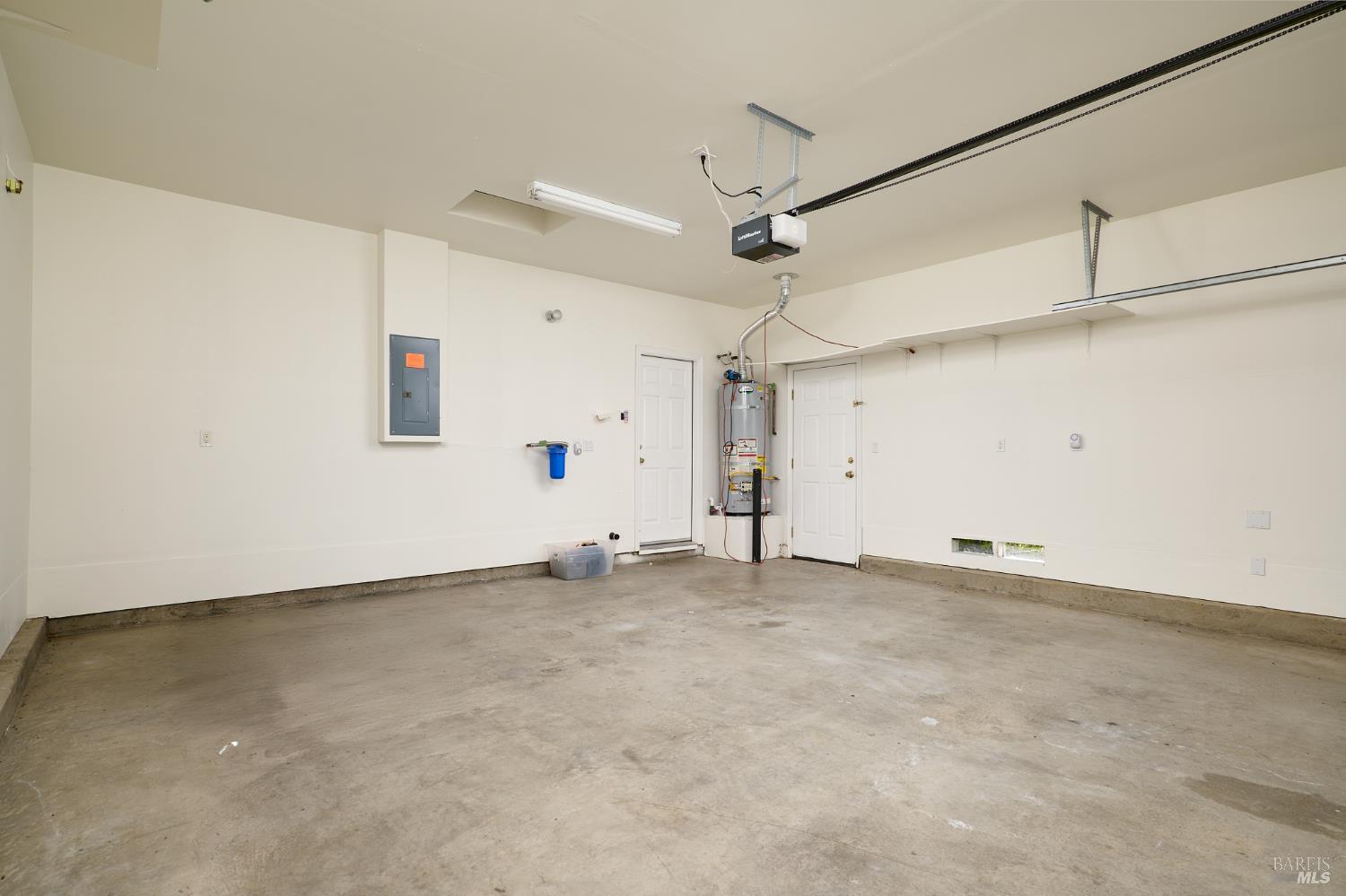 604 American Falls Drive Rio Vista, CA 94571 - Photo 39 of 39 an empty room with ceiling fan and windows