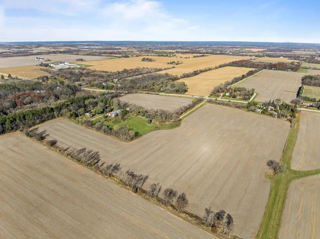 $1,250,000 | W1049 County Road D, Spring Prairie, WI 53105