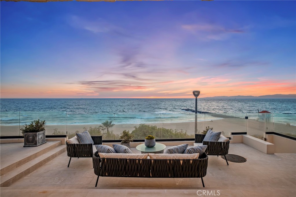 709 Esplanade Redondo Beach, CA 90277 - Photo 57 of 75 a view of a patio with couches and city view