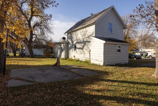 $85,000 | 222 6th Street Northeast, Hillsboro, ND 58045