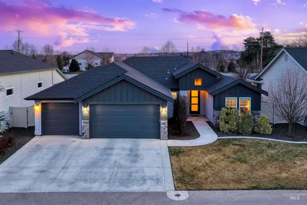 $559,900 | 2229 East Grayson Street, Meridian, ID 83642