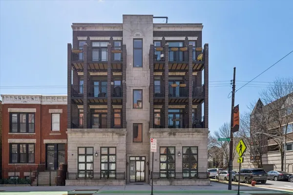 $899,000 | 2257 West Belmont Avenue, Unit 1W, Chicago, IL 60618
