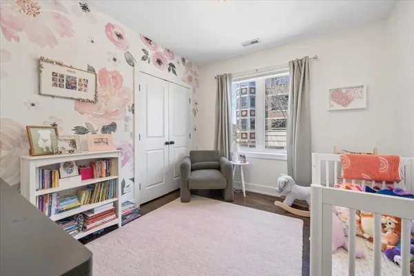 $899,000 | 2257 West Belmont Avenue, Unit 1W, Chicago, IL 60618