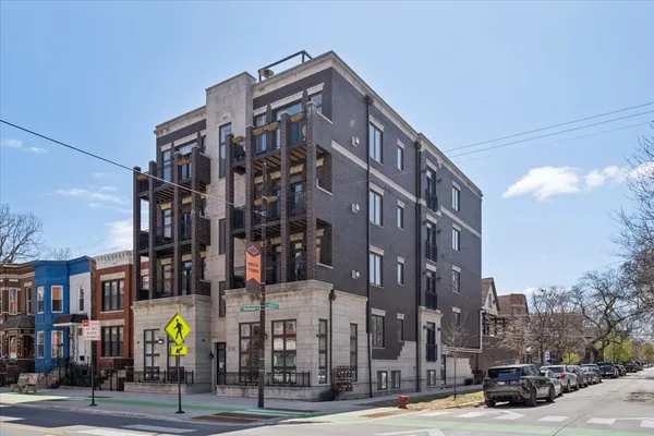 $899,000 | 2257 West Belmont Avenue, Unit 1W, Chicago, IL 60618