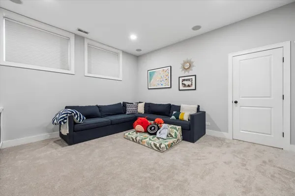 $899,000 | 2257 West Belmont Avenue, Unit 1W, Chicago, IL 60618