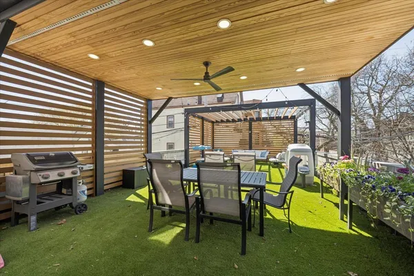 $899,000 | 2257 West Belmont Avenue, Unit 1W, Chicago, IL 60618