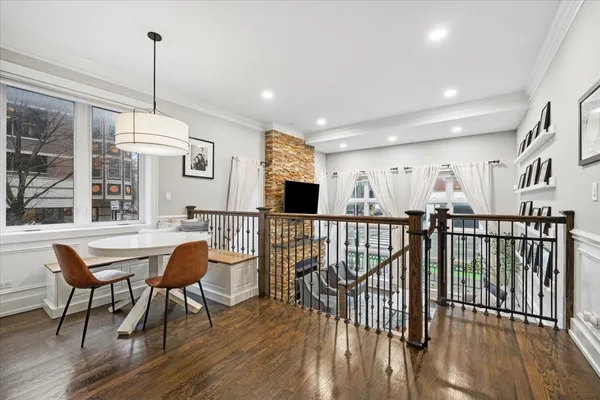 $899,000 | 2257 West Belmont Avenue, Unit 1W, Chicago, IL 60618