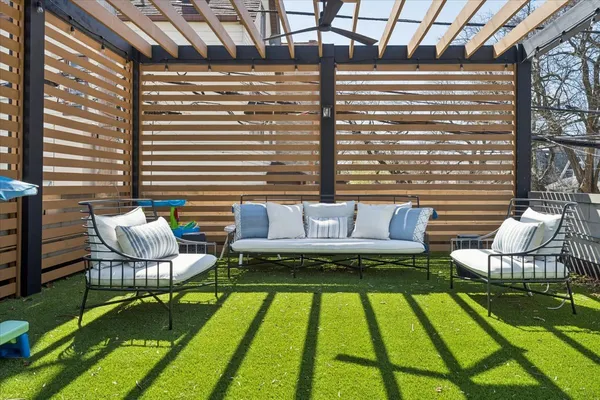 $899,000 | 2257 West Belmont Avenue, Unit 1W, Chicago, IL 60618