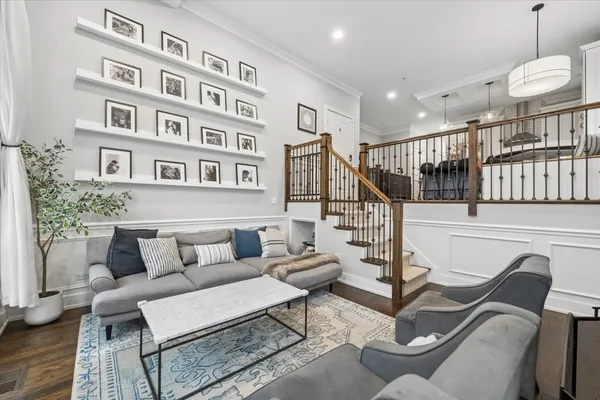 $899,000 | 2257 West Belmont Avenue, Unit 1W, Chicago, IL 60618