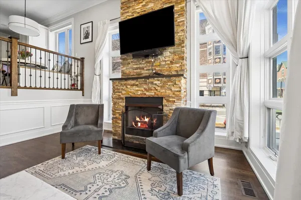 $899,000 | 2257 West Belmont Avenue, Unit 1W, Chicago, IL 60618