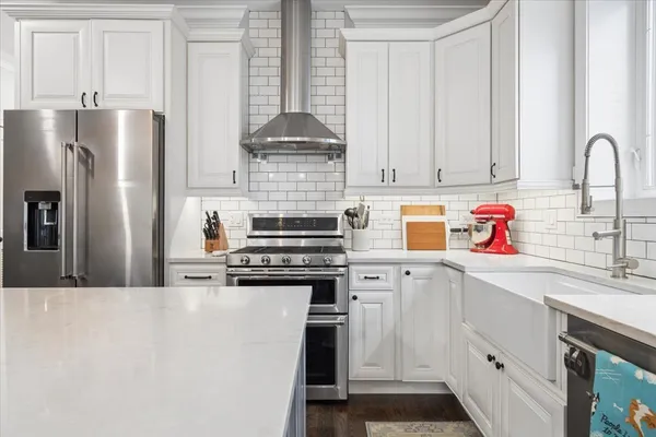 $899,000 | 2257 West Belmont Avenue, Unit 1W, Chicago, IL 60618