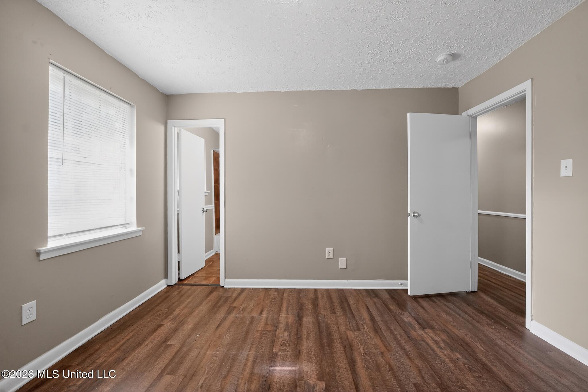 206 Valley Ridge Drive Jackson, MS 39206 - Photo 29 of 34 29_206_Valley_Ridge_Dr-Bedroom-8028