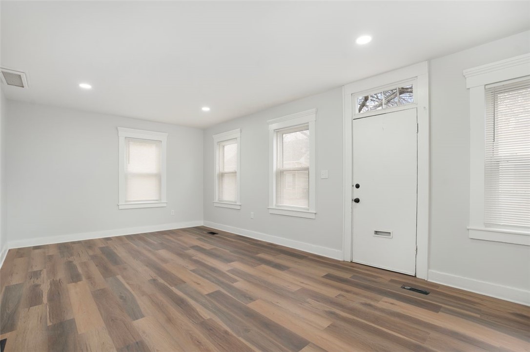 49 Oak Street Cranston, RI 02910 - Photo 10 of 33