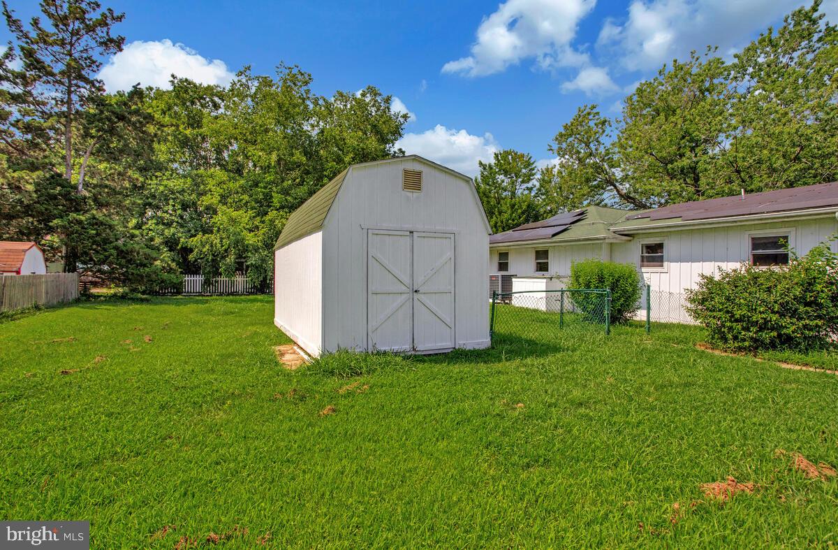 1533 Wakefield Road Edgewater, MD 21037 - Photo 40 of 41 a house view with a garden space