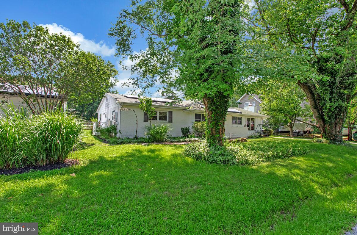 1533 Wakefield Road Edgewater, MD 21037 - Photo 7 of 41 a front view of house with yard and green space