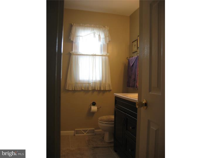 41 Lanford Road New Castle, DE 19720 - Photo 13 of 18 Bathroom