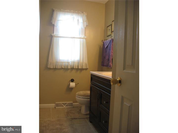 41 Lanford Road New Castle, DE 19720 - Photo 14 of 18 Bathroom