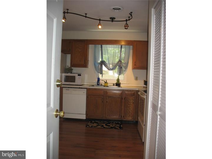 41 Lanford Road New Castle, DE 19720 - Photo 7 of 18 Kitchen