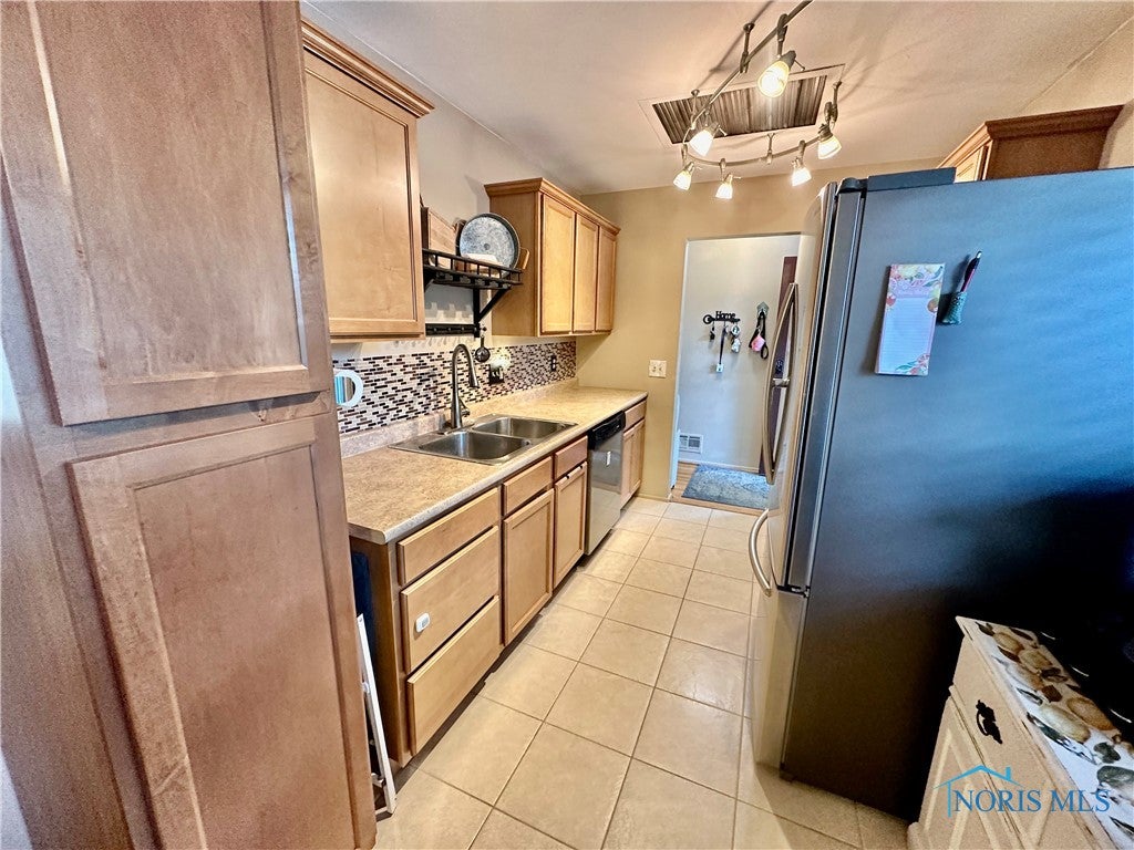 3015 Gracewood Road Toledo, OH 43613 - Photo 18 of 35 Gallery Image 18