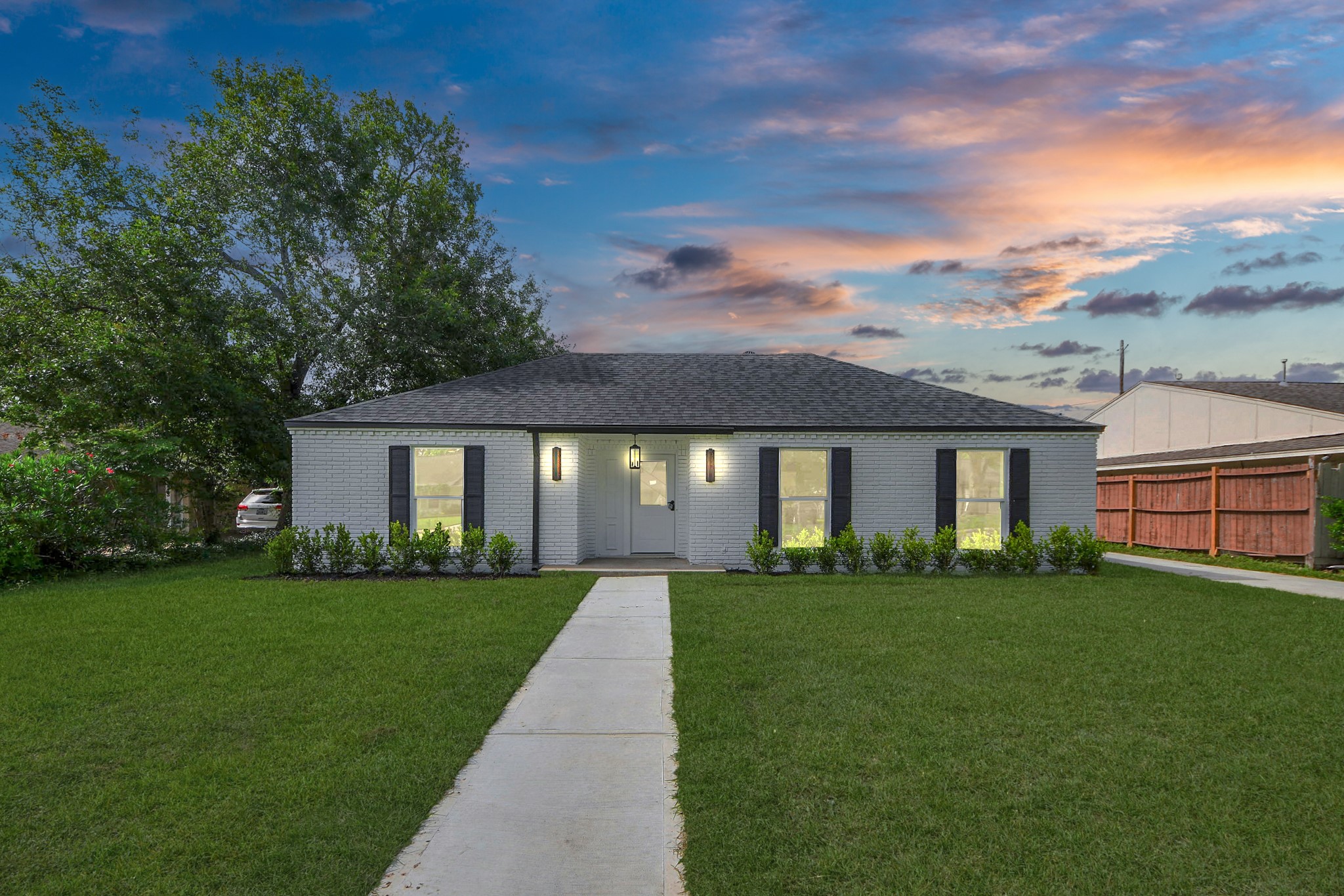 6249 Locke Lane Houston, TX 77057 - Photo 2 of 47 a front view of house with yard and green space