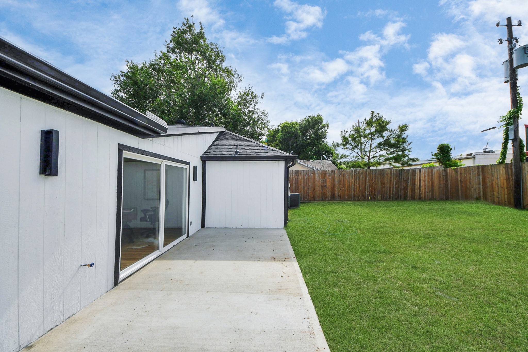 6249 Locke Lane Houston, TX 77057 - Photo 10 of 47 a backyard of a house with lots of green space