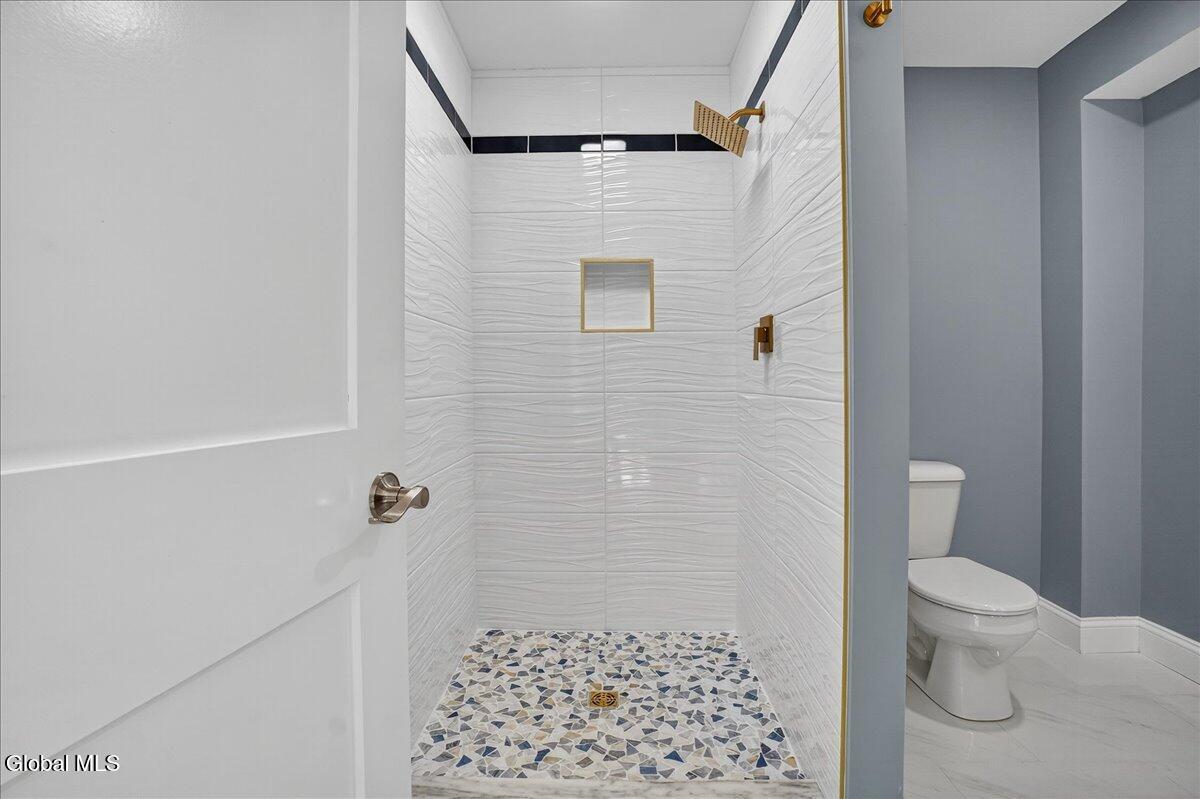 7 Colonie Avenue Colonie, NY 12110 - Photo 18 of 43 36-7 Colonie Ave-36