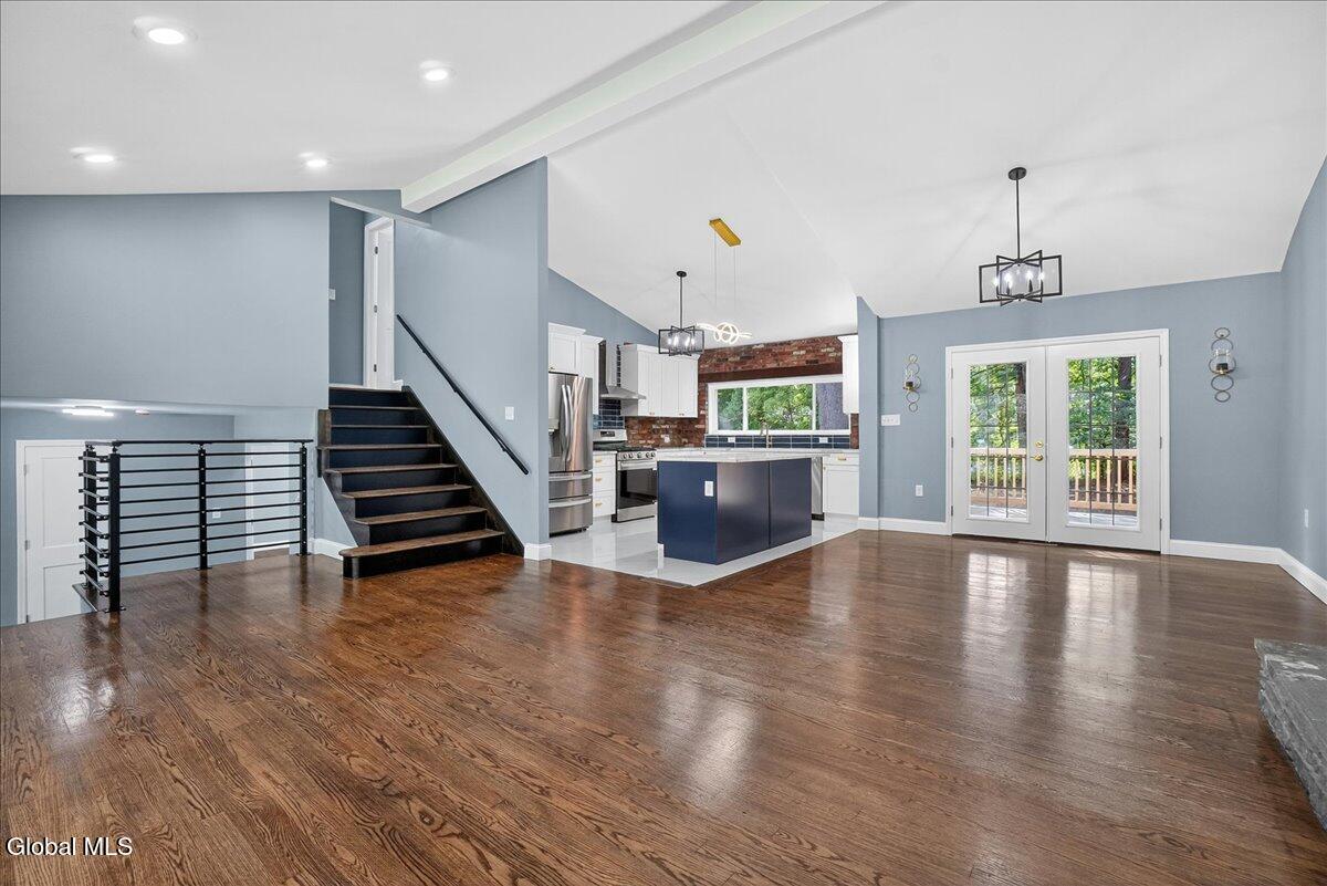 7 Colonie Avenue Colonie, NY 12110 - Photo 4 of 43 28-7 Colonie Ave-28