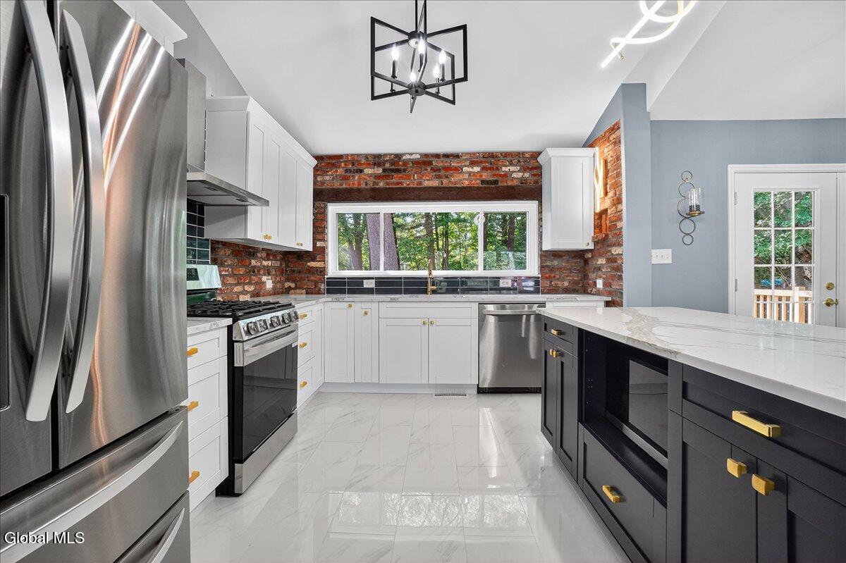 7 Colonie Avenue Colonie, NY 12110 - Photo 9 of 43 25-7 Colonie Ave-25