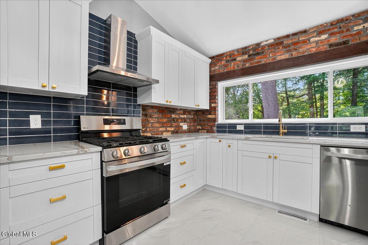 7 Colonie Avenue Colonie, NY 12110 - Photo 10 of 43 30-7 Colonie Ave-30