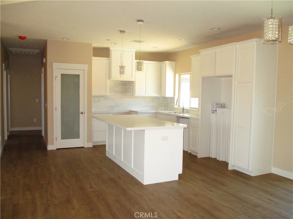 24236 Cahuilla Road Apple Valley, CA 92307 - Photo 14 of 48 a view of kitchen with wooden floor