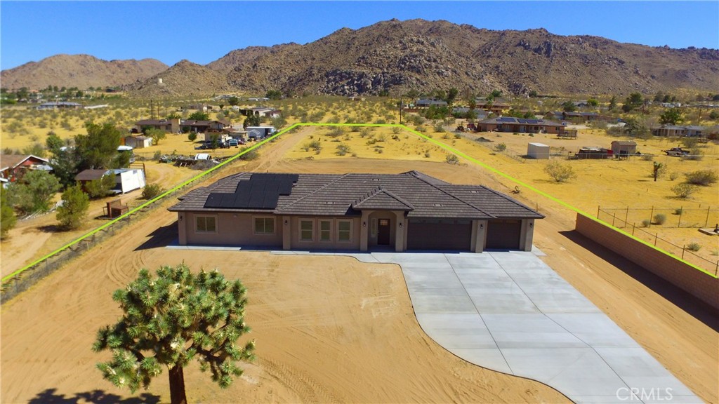 24236 Cahuilla Road Apple Valley, CA 92307 - Photo 4 of 48 a view of a balcony with an ocean view