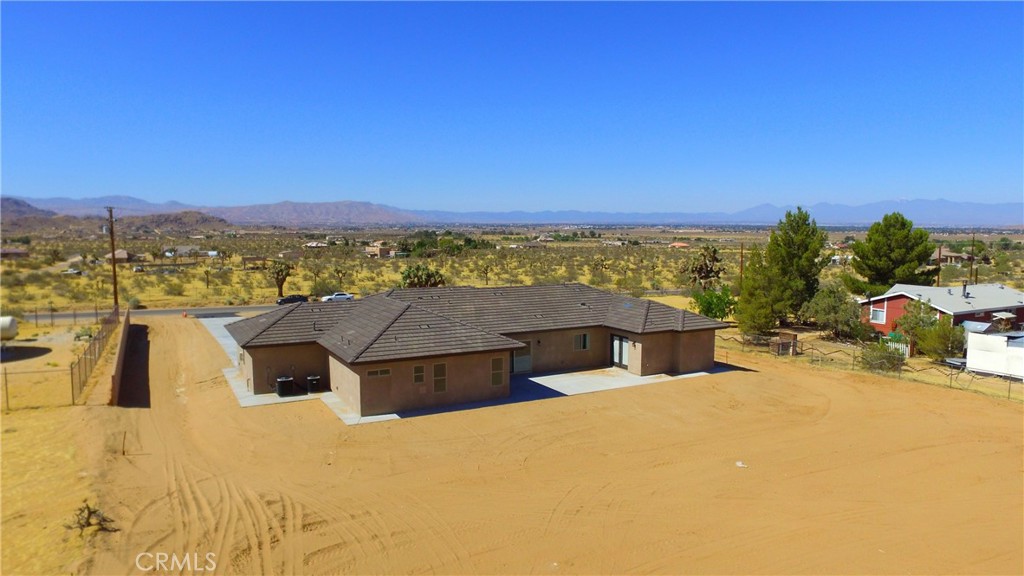 24236 Cahuilla Road Apple Valley, CA 92307 - Photo 44 of 48 a view of a city