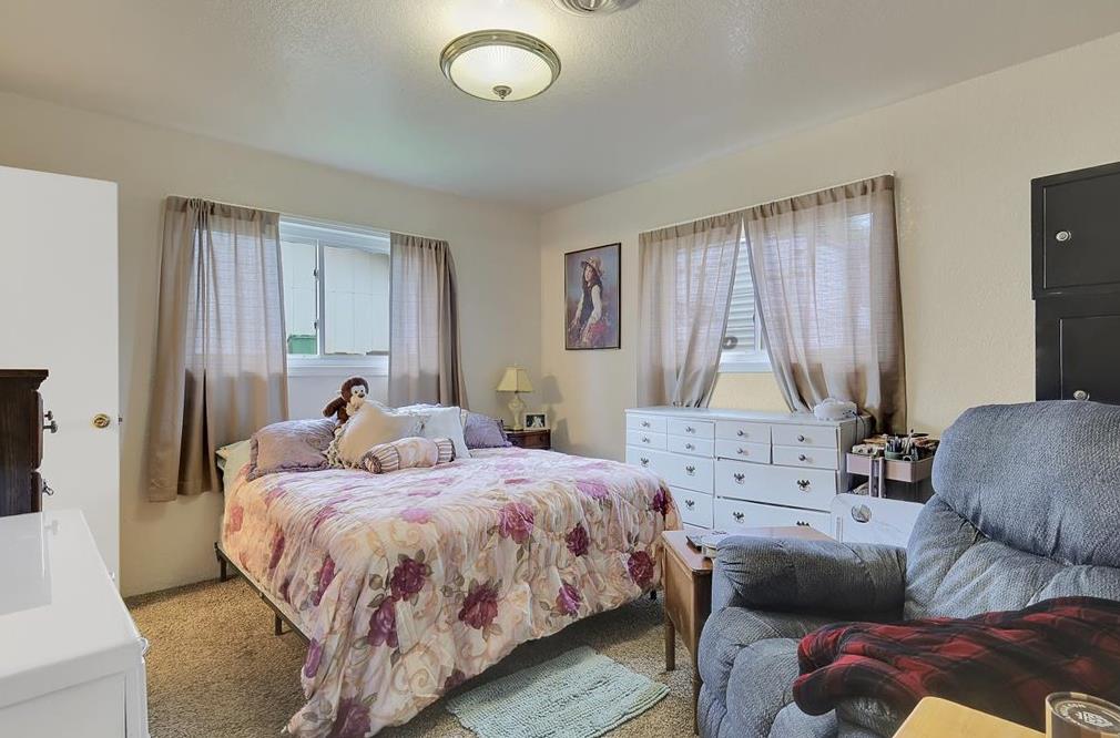 1650 North Township Road Yuba City, CA 95993 - Photo 15 of 27 a bedroom with two beds and a couch