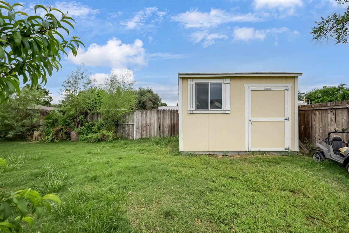 1650 North Township Road Yuba City, CA 95993 - Photo 24 of 27 a view of a house with a yard