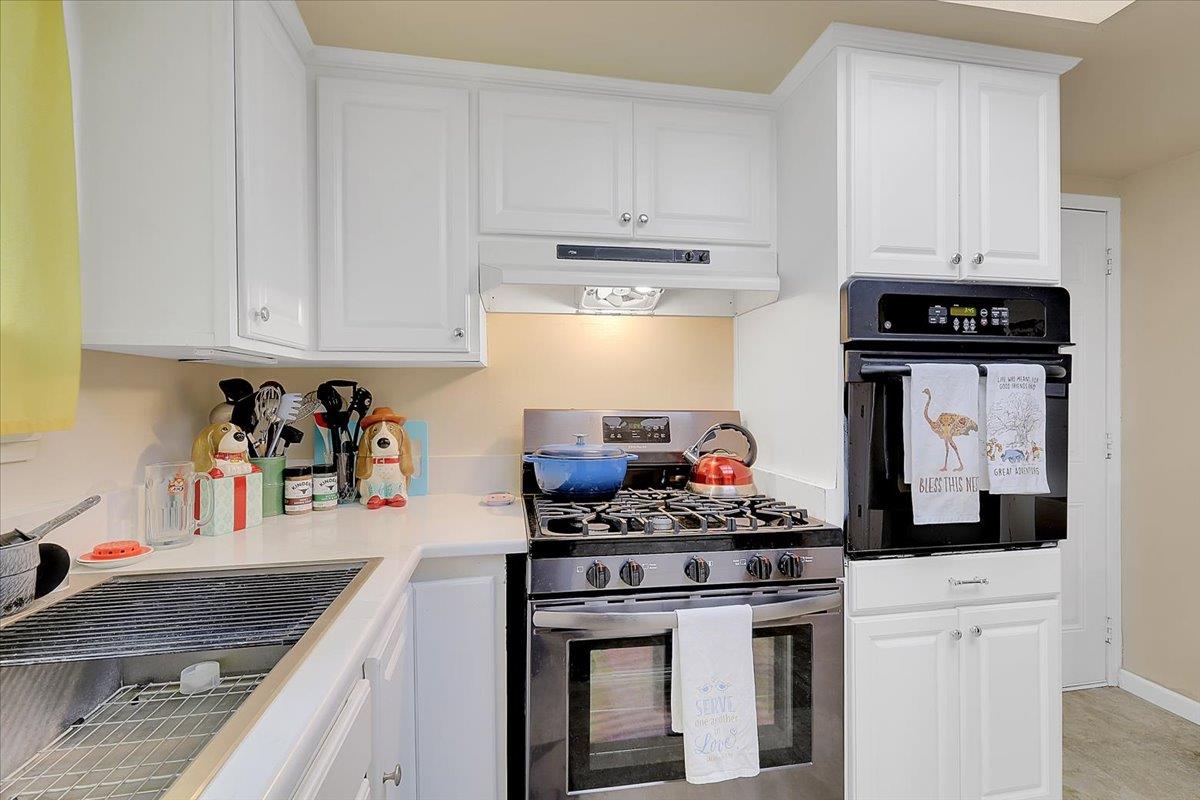 1650 North Township Road Yuba City, CA 95993 - Photo 3 of 27 a kitchen with stainless steel appliances granite countertop a stove and white cabinets
