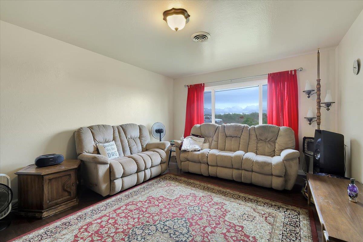1650 North Township Road Yuba City, CA 95993 - Photo 9 of 27 a living room with furniture and a couch