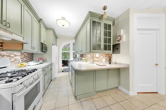 $2,275,000 | 505 West End Avenue, Unit 2B | Upper West Side