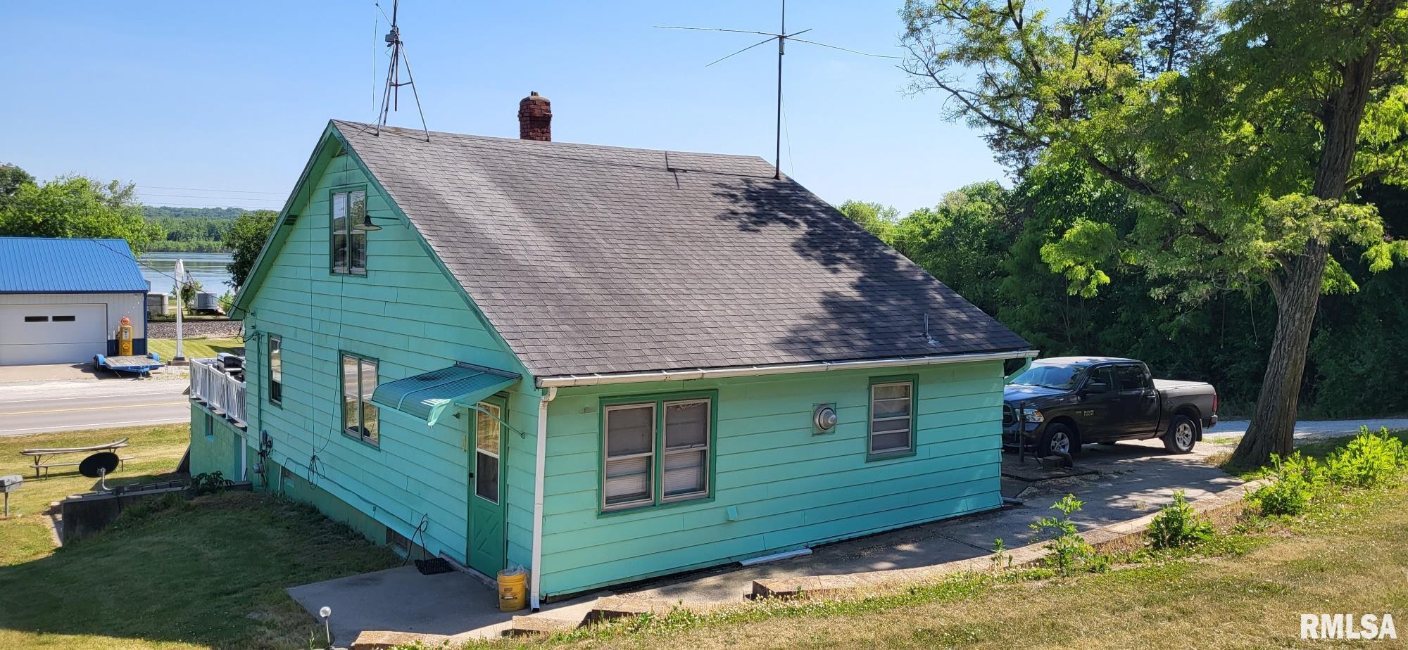 2133 Adams Street Muscatine, IA 52761 - Photo 3 of 12