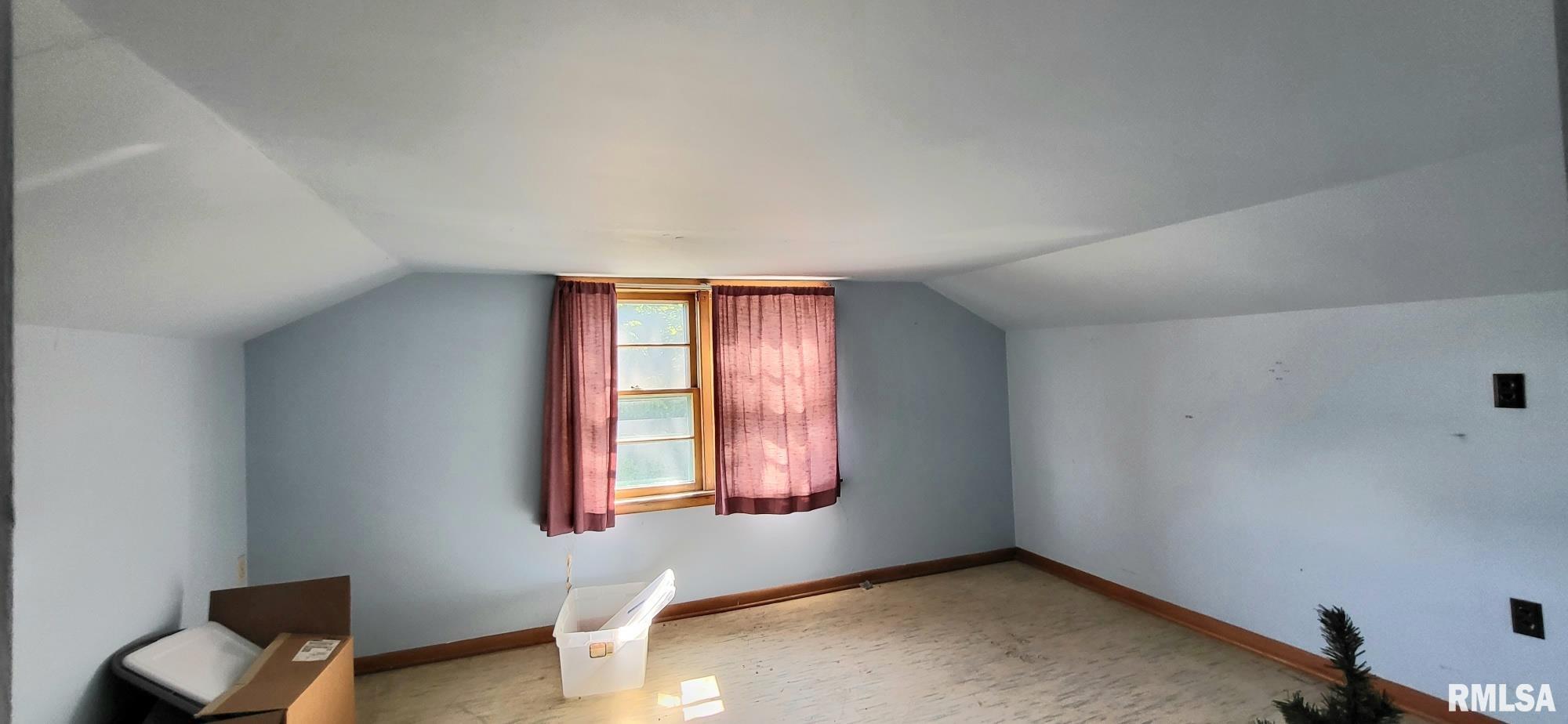 2133 Adams Street Muscatine, IA 52761 - Photo 10 of 12