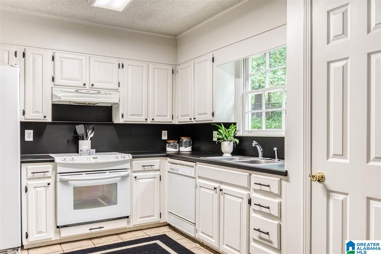 4731 Chablis Way Birmingham, AL 35244 - Photo 12 of 28