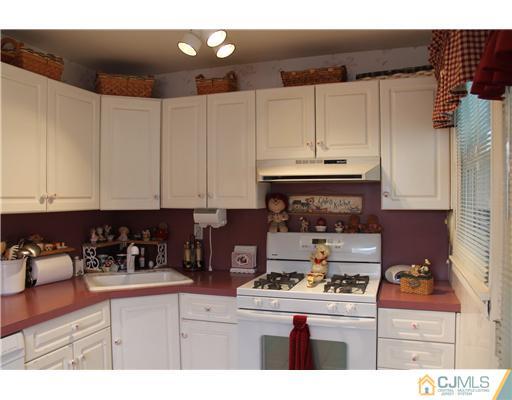 17 James Road East Brunswick, NJ 08816 - Photo 5 of 15 Gallery Image 5