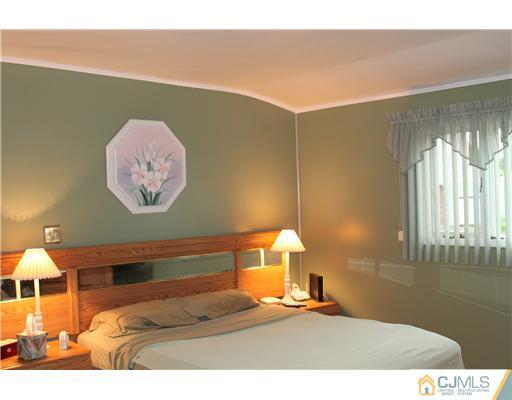 17 James Road East Brunswick, NJ 08816 - Photo 7 of 15 Gallery Image 7