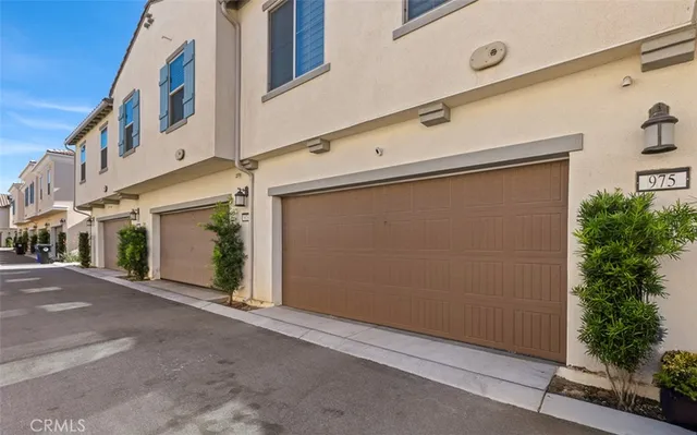 $475,000 | 975 West Clover Avenue, Rialto, CA 92376