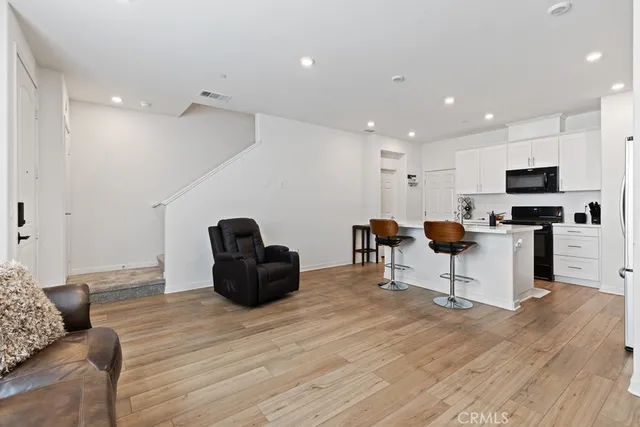 $475,000 | 975 West Clover Avenue, Rialto, CA 92376