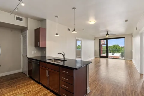 $2,250 | 3016 Guadalupe Street, Unit 303, Austin, TX 78705