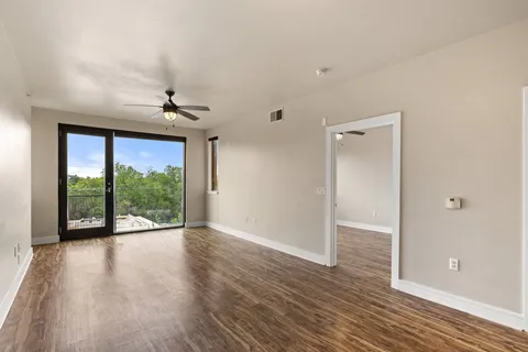 $2,250 | 3016 Guadalupe Street, Unit 303, Austin, TX 78705